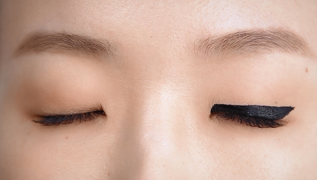 Alluring eye-line for single eyelid STEP 3 Image