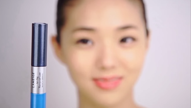 VACATION BLUE MAKEUP STEP 1 Image