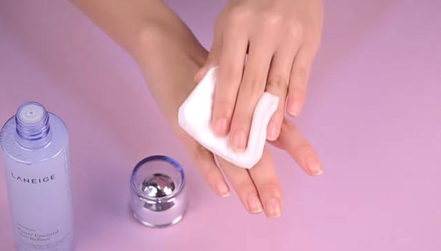 Winter Self-Hand Care STEP 1 Image