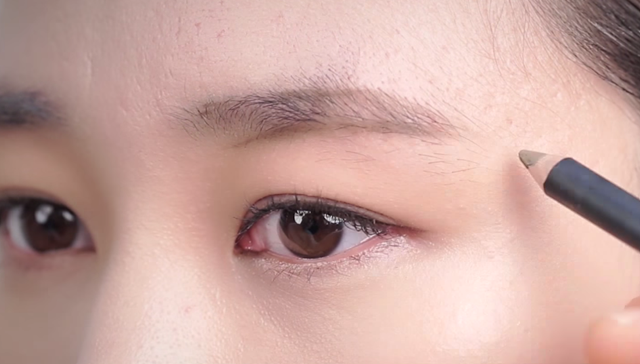 How to draw perfect eye brows STEP 2 Image