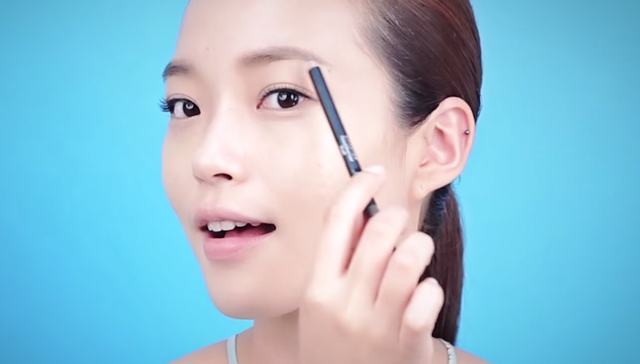 Water Proof Makeup for Beach STEP 3 Image