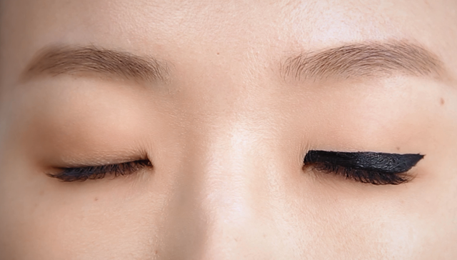 Alluring eye-line for single eyelid -step2