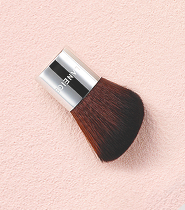 Angled kabuki brush perfectly moving along the curves of the face