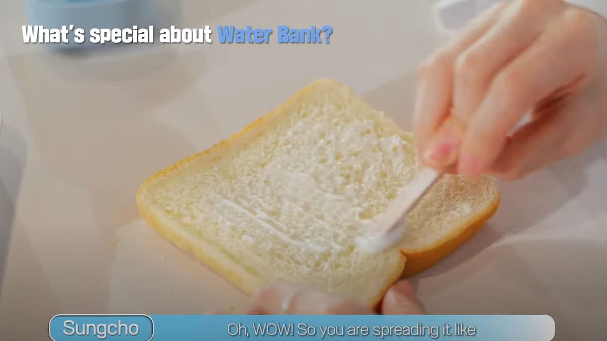 Spread Water Bank Cream on the bread, what’s the result? 영상 재생