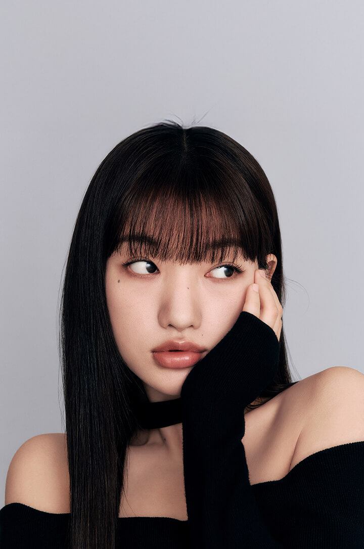 모델이 네오 쿠션 더 매트를 바른 메이크업 모습