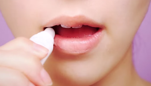 Self Lip Care STEP 3 Image