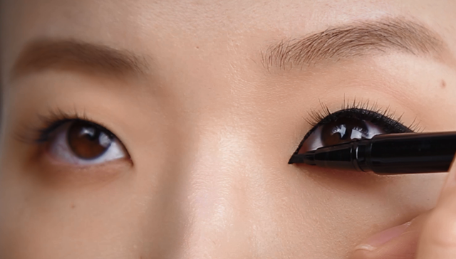 Alluring eye-line for single eyelid -step4