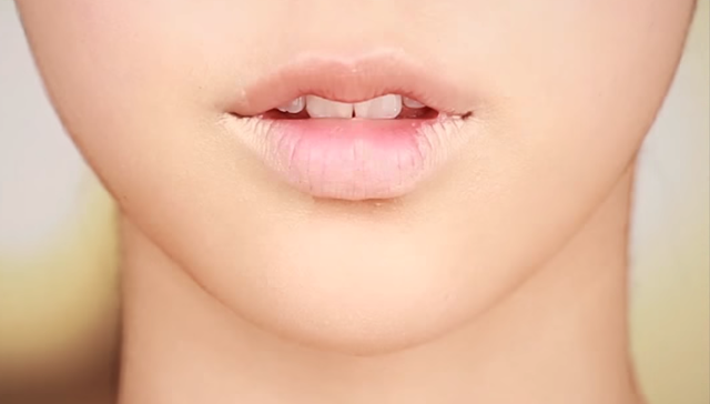 VOLUME LIP MAKEUP STEP 2 Image