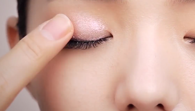 For year-end parties Sweet, sparkling look STEP 1 Image