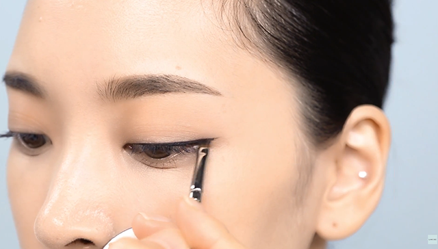 실패 없는 아이라인 그리기 STEP2 이미지